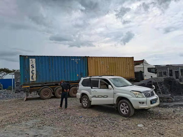 公司首批出口刚果(金)物资运抵营地