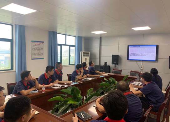 建材公司召开年中工作会议