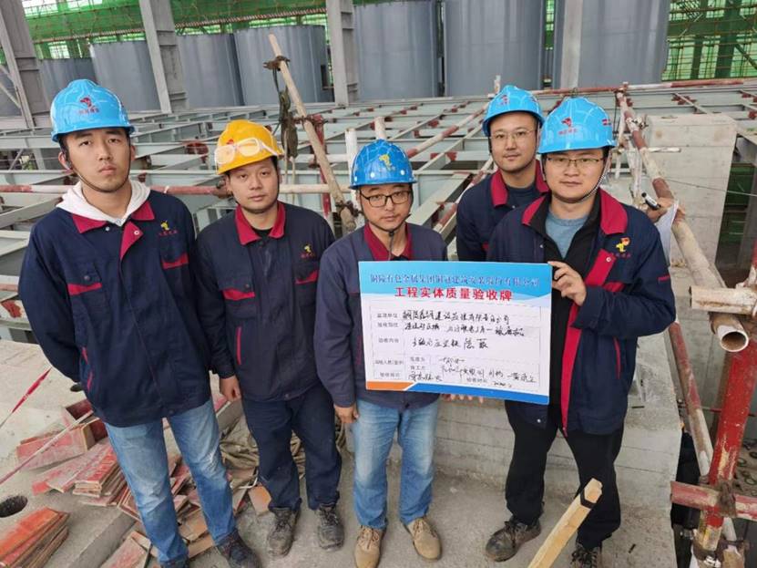 铜基新材料渣选球磨机主轴承座垫铁预埋通过验收