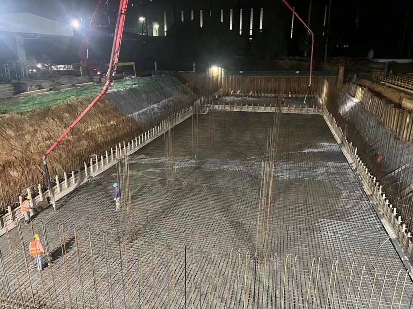金泰化工项目完成事故水池底板混凝土浇筑任务