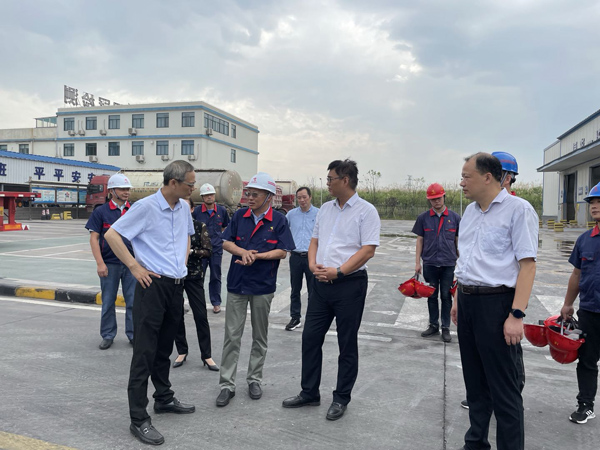 省生态环境厅副厅长到建材公司调研