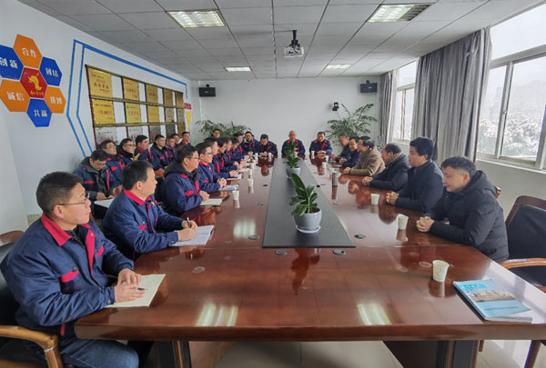 公司领导到各单位拜年 公司领导到各单位拜年