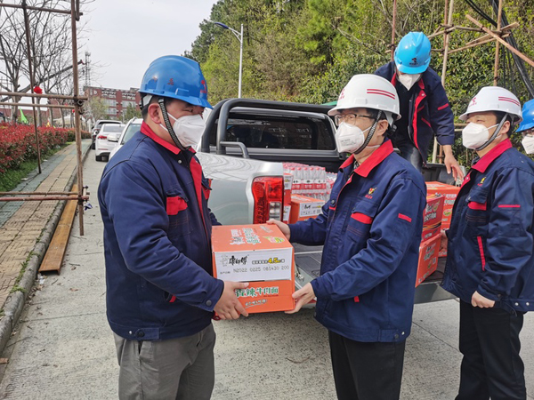 公司党委书记检查指导田家炳中学隔离点项目建设工作 公司党委书记检查指导田家炳中学隔离点项目建设工作