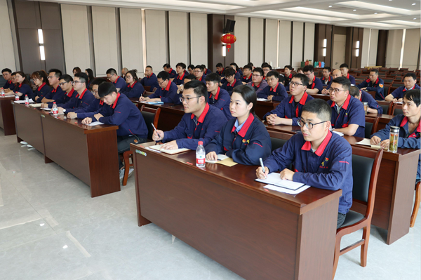 公司召开“五四”表彰会 公司召开“五四”表彰会