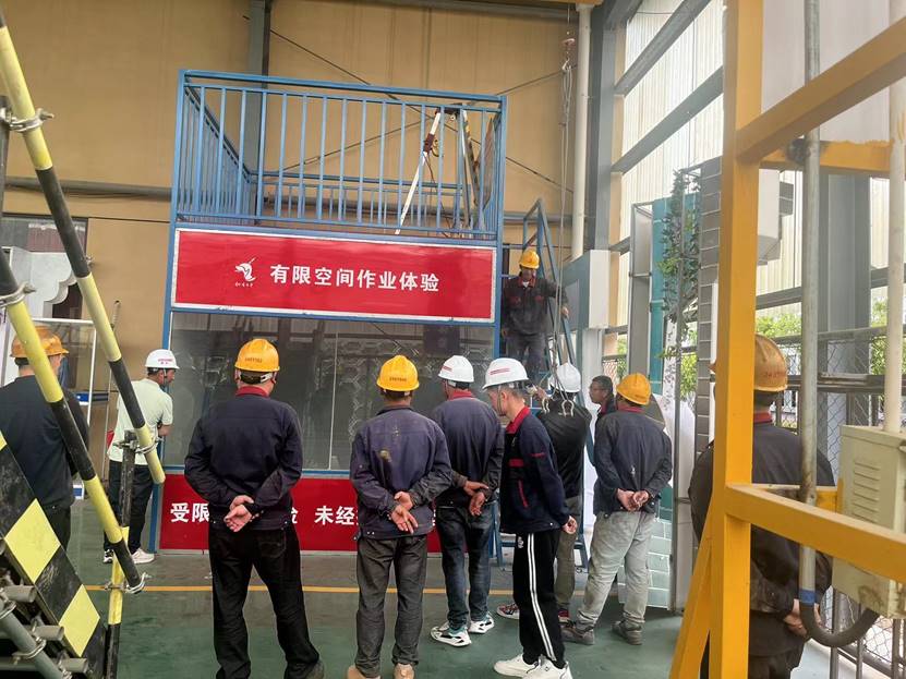 欧美无码
组织新入职员工开展安全培训