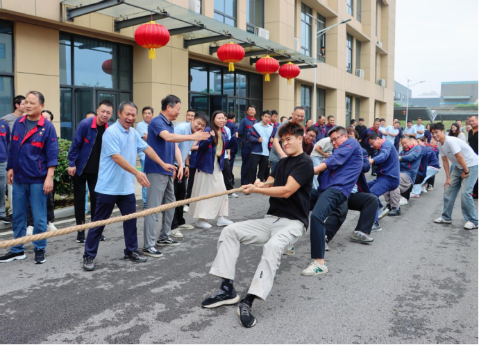 公司举办迎国庆“安装杯”职工拔河比赛 公司举办迎国庆“安装杯”职工拔河比赛
